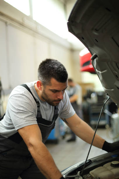 istock Auto repair shop 1070751748