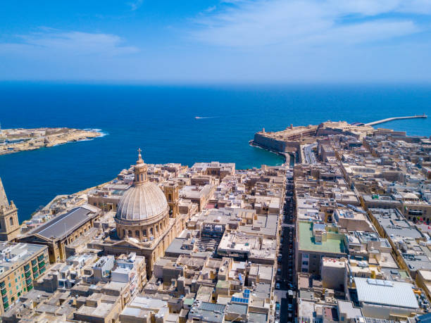 alte hauptstadt von malta valletta. - grand harbour stock-fotos und bilder