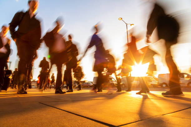 febbre brexit a londra - defocused crowd blurred motion business foto e immagini stock