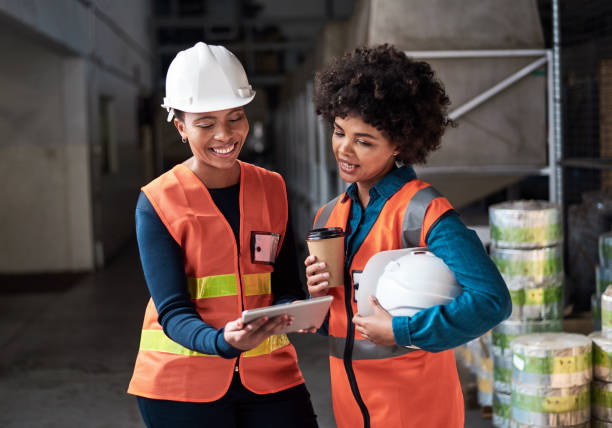 istock Keeping tabs on factory operations 1070802586