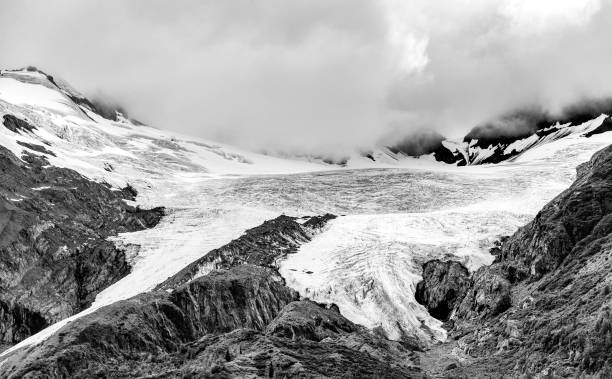istock Worthington Glacier - Prince William Sound - Alaska 1070823020