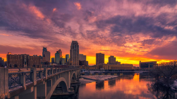 minneapolis skyline at sunset minneapolis skyline at sunset minneapolis stock pictures, royalty-free photos & images