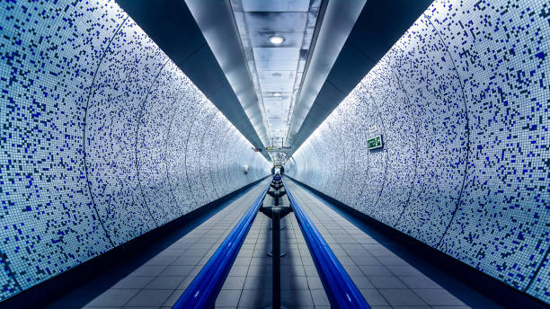 underground pedestrian walkway - symmetry black and white architecture contemporary imagens e fotografias de stock