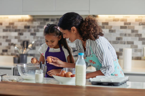 istock Let me show you how to crack your eggs 1070932664