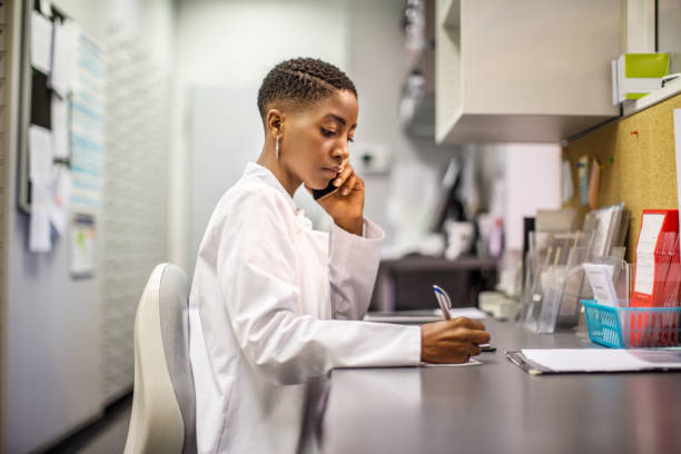 female pharmacist working at pharmacy - note pad medicine healthcare and medicine pharmacy imagens e fotografias de stock