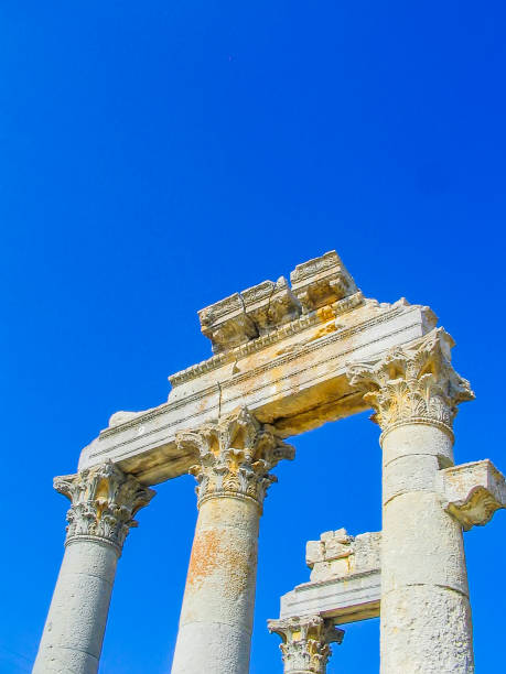 diocaesarea roman temple in mersin, turkey (also known as uzuncaburc) - uzuncaburc temple roman mediterranean culture imagens e fotografias de stock