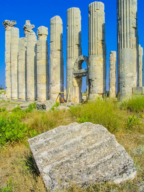 メルスィン、トルコ (uzuncaburc とも呼ばれる) の diocaesarea 神殿 - uzuncaburc temple roman mediterranean culture ストックフォトと画像