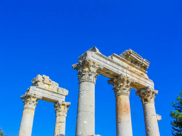 diocaesarea roman temple in mersin, turkey (also known as uzuncaburc) - uzuncaburc temple roman mediterranean culture imagens e fotografias de stock