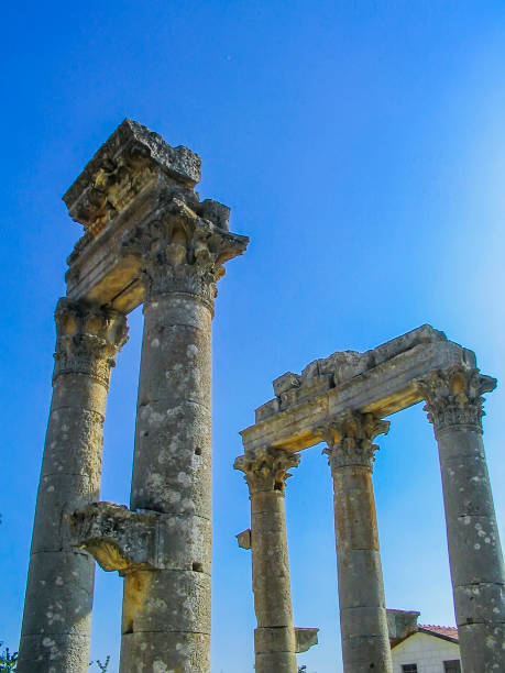 diocaesarea roman temple in mersin, turkey (also known as uzuncaburc) - uzuncaburc temple roman mediterranean culture imagens e fotografias de stock