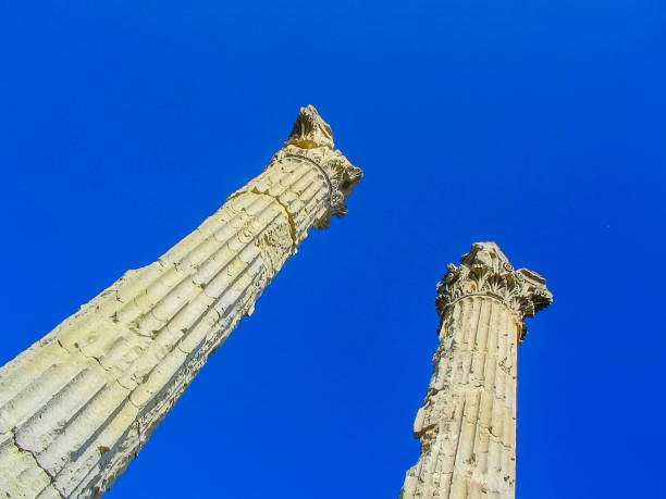 diocaesarea roman temple in mersin, turkey (also known as uzuncaburc) - uzuncaburc temple roman mediterranean culture imagens e fotografias de stock