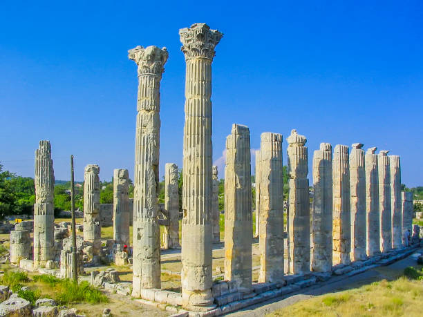 diocaesarea roman temple in mersin, turkey (also known as uzuncaburc) - uzuncaburc temple roman mediterranean culture imagens e fotografias de stock