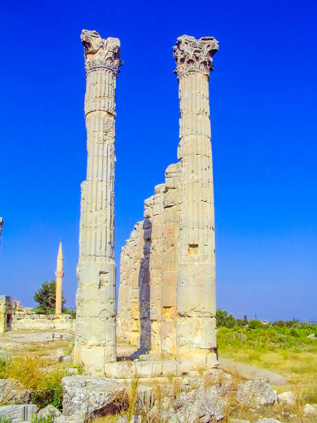 メルスィン、トルコ (uzuncaburc とも呼ばれる) の diocaesarea 神殿 - uzuncaburc temple roman mediterranean culture ストックフォトと画像