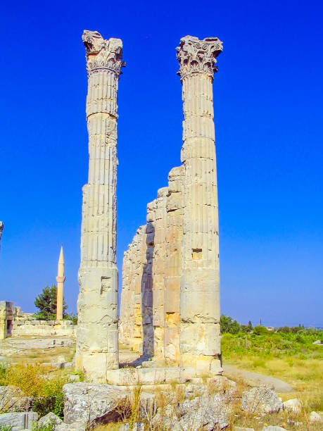 diocaesarea roman temple in mersin, turkey (also known as uzuncaburc) - uzuncaburc temple roman mediterranean culture imagens e fotografias de stock