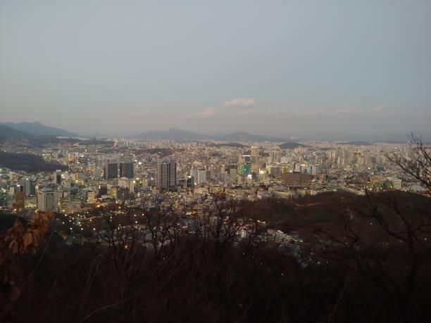 istock Night view of Seoul  vdcm006 1070999326