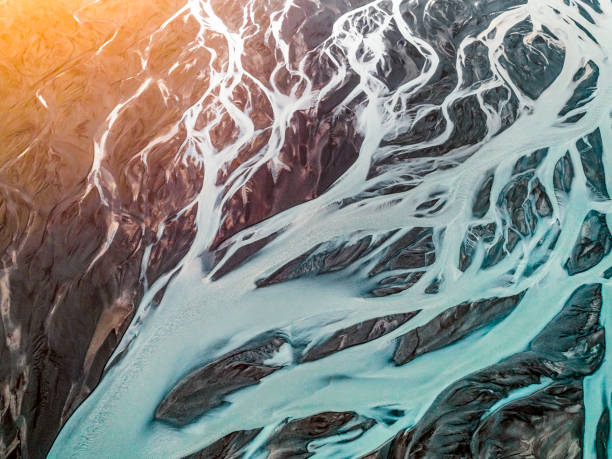 vista aérea de río trenzado. - hielo fotos fotografías e imágenes de stock