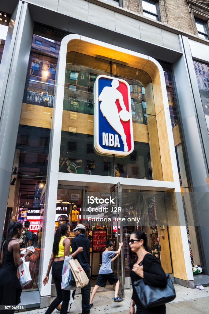 Nba Store In New York City Usa Stock Photo - Download Image Now - NBA,  Adult, Advertisement - iStock