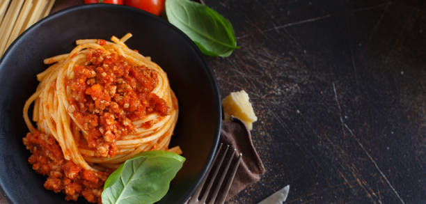 istock Spaghetti pasta with bolognese sauce 1071068422