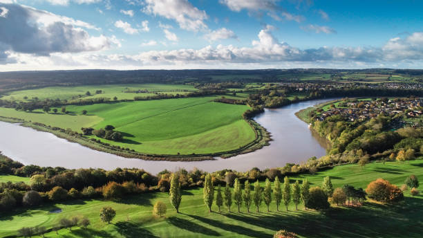 a drone landscape of bristol, uk, with the river severn snaking its way through the surrounds - river valley landscape rural scene imagens e fotografias de stock
