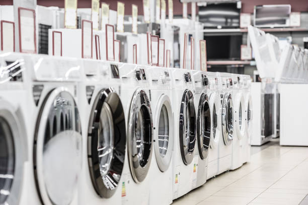 mashines en magasin de l’appareil de lavage - équipement domestique photos et images de collection