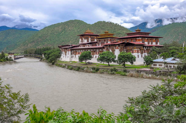 istock Dzong di Punakha 1071090474