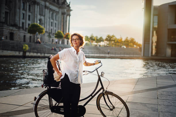 happy woman with bicycle in berlin - cycling bicycle women city life imagens e fotografias de stock