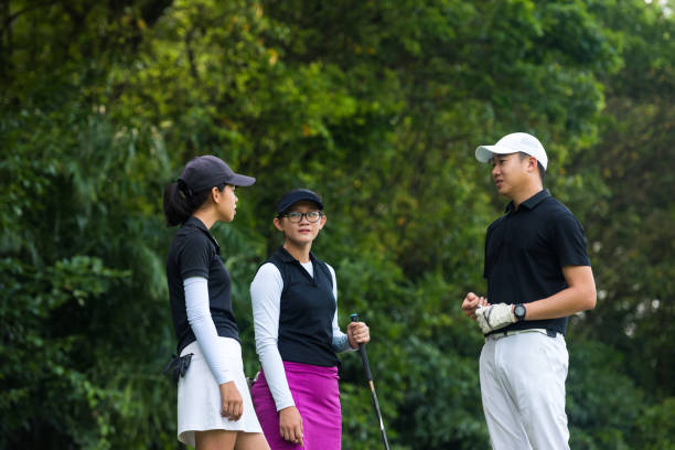 istock Golfers discussing the game ahead 1071124720
