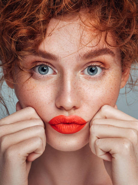 beautiful woman - make up cosmetics beauty lipstick imagens e fotografias de stock