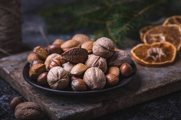 bolas de natal ainda vida - nutshell - fotografias e filmes do acervo