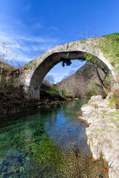 istock Medieval bridge over the Dobra river 1071151518