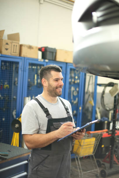 istock Auto repair shop 1071202616