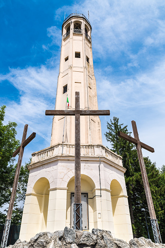 The Voltiano lighthouse (Volta lighthouse) is 29 meters high and is a tourist destination known for its view on the lake and, in good weather, on the Alps. It can be reached by car or taking a trip from Como, using a funicular to Brunate and then about 1 hour on foot, up to the hamlet of S. Maurizio where the lighthouse is located