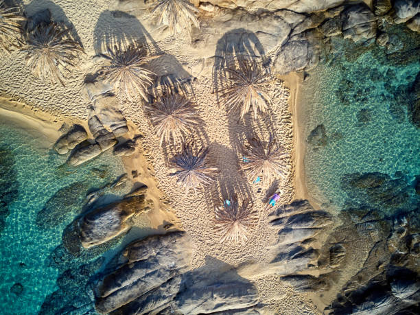 mann im liegestuhl auf einen strandblick - vacations halkidiki beach sand stock-fotos und bilder