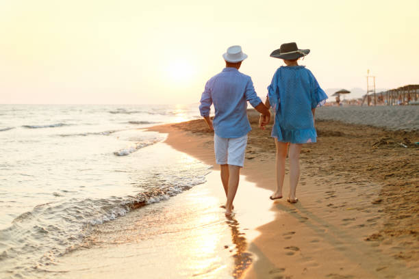 istock Happy couple on the beach 1071325008