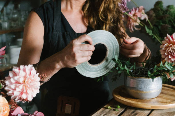 istock Florist making flower arrangements 1071350636