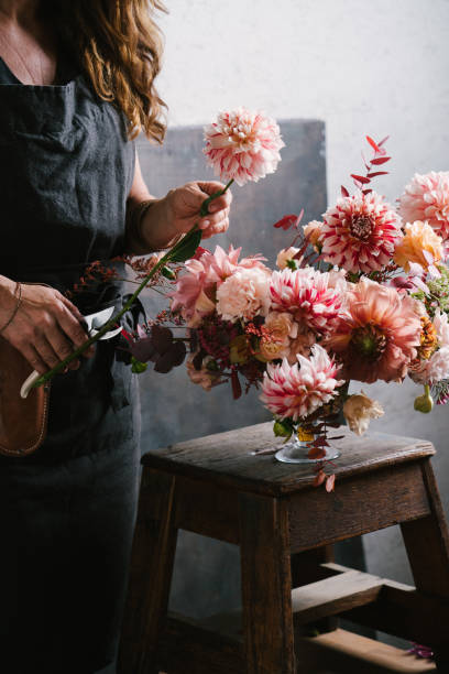 istock Florist making flower arrangements 1071365338