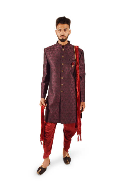 카메라, 푸 네, 라스트에 대 한 포즈는 인도 전통 복장에 잘생긴 소년. - kurta 뉴스 사진 이미지
