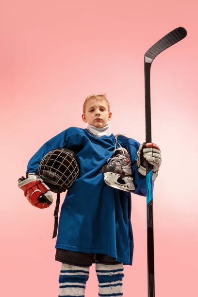 istock A hockey player with equipment over a pink background 1071415140