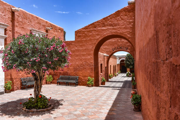 산타 카탈리나 수도원, 아레 키 파, 페루 - santa catalina monastery 뉴스 사진 이미지