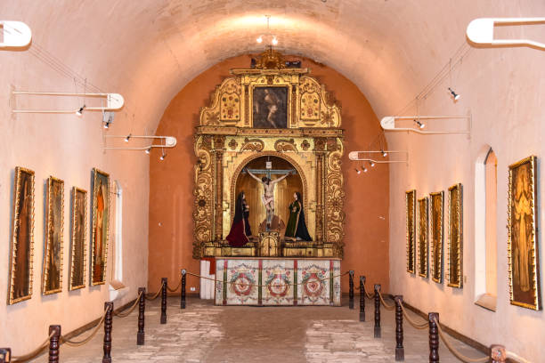 trabalho de arte relgious do santa catalina monastery, arequipa, peru - santa catalina monastery - fotografias e filmes do acervo