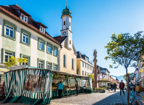 market in murnau - bavaria Murnau - Germany, November 14: people visiting the traditional weekly market with kiosks in the old town on November 14, 2018 in murnau, Germany lake staffelsee photos stock pictures, royalty-free photos & images