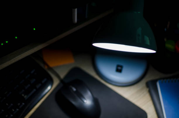 it is an image that makes you want to continue working at night alone and calm