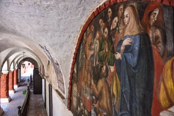 trabalho de arte relgious do santa catalina monastery, arequipa, peru - santa catalina monastery - fotografias e filmes do acervo