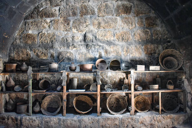 cucina con pentole, padelle e utensili all'interno del monastero di santa catalina, arequipa, perù - santa catalina monastery foto e immagini stock