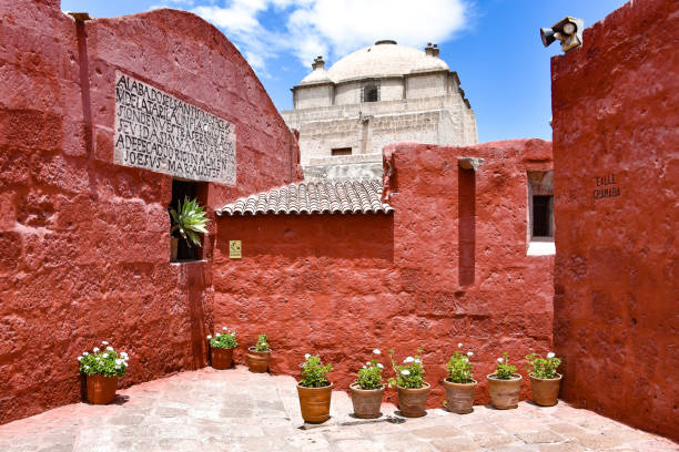 산타 카탈리나 수도원, 아레 키 파, 페루의 도시에서에서 유네스코 세계 유산 사이트 - santa catalina monastery 뉴스 사진 이미지