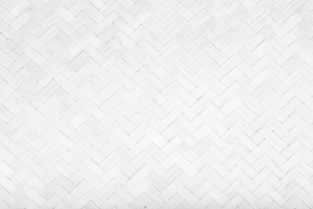 bambú blanco mat tradicional de artesanía tejido de fondo de textura. material patrón superficial de mimbre para pared con grietas muebles pintado vintage gris degradado peeling wallpaper o junta. - cross shape cross rough wood fotografías e imágenes de stock
