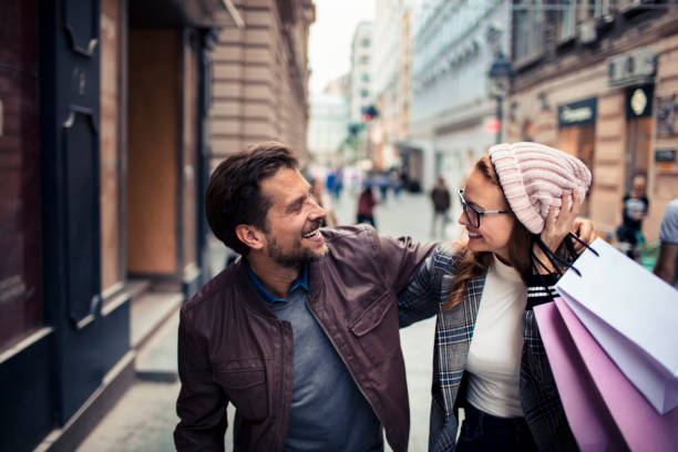 istock Couple Shopping 1071631988
