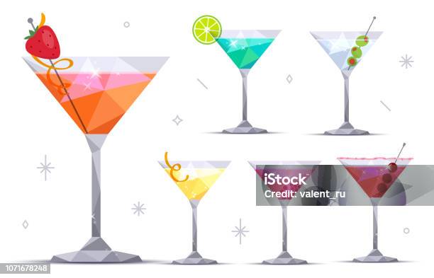 Ensemble De Verres À Cocktail Martini Vecteurs libres de droits et plus d'images vectorielles de Martini dry - Martini dry, Cocktail - Alcool, Jaune