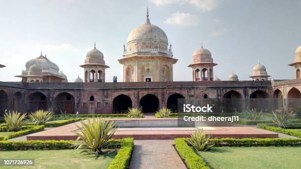 Tomb Of Sheikh Chilli Stock Photo - Download Image Now - Haryana, Architectural Dome, Architecture - iStock Tomb Of Sheikh Chilli Stock Photo - Download Image Now - Haryana, Architectural Dome, Architecture - iStock
