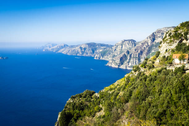 sorrentine peninsula and amalfi coastline in calm mediterranean sea - sorrentine peninsula imagens e fotografias de stock