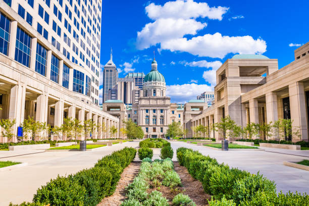 Indiana State Capitol Building Indiana State Capitol Building in Indianapolis, Indiana, USA. landscape view of indianapolis indiana during the day stock pictures, royalty-free photos & images